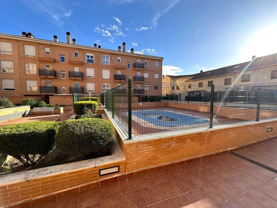 Foto 2 de Venta de piso en Marchamalo de 2 habitaciones con terraza y piscina
