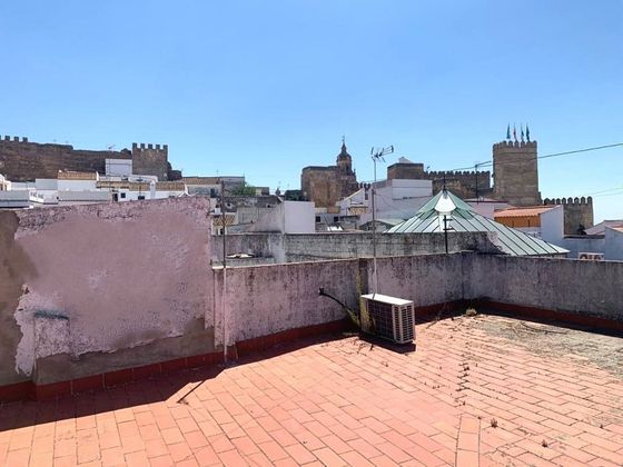Foto 2 de Casa adossada en venda a Carmona de 5 habitacions amb balcó