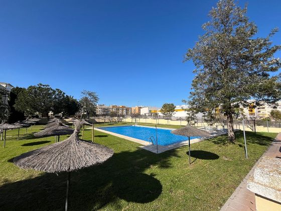 Foto 1 de Pis en venda a Nueva Alcalá de 3 habitacions amb piscina i garatge