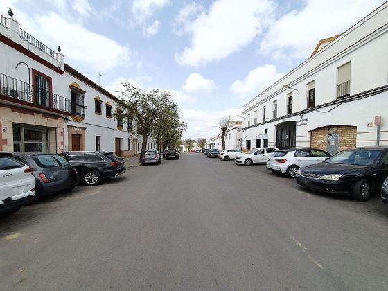 Foto 1 de Venta de casa en Carmona de 4 habitaciones con terraza