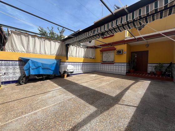 Foto 1 de Casa en venda a Nueva Alcalá de 4 habitacions amb terrassa i jardí