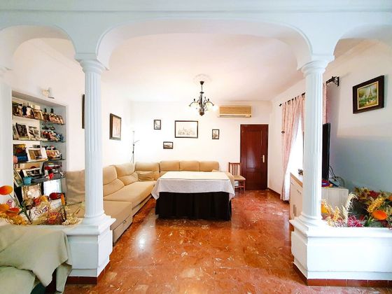 Foto 1 de Pis en venda a Carmona de 4 habitacions amb terrassa i balcó
