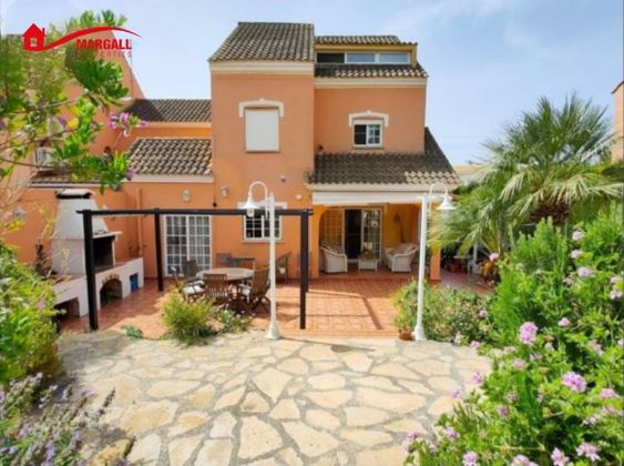 Foto 1 de Casa en venda a Los Monasterios-Alfinach de 6 habitacions amb terrassa i piscina