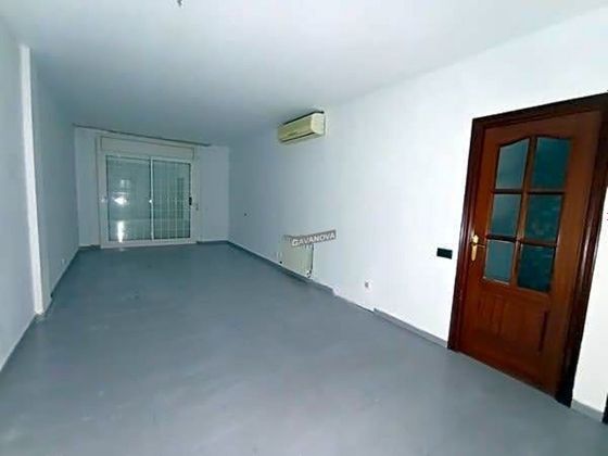 Foto 2 de Piso en venta en Centre - Colomeres - Rambles de 3 habitaciones con terraza y balcón