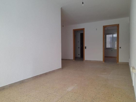 Foto 1 de Venta de piso en Centre - Castelldefels de 3 habitaciones con balcón