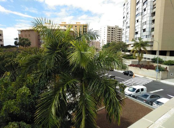 Foto 1 de Alquiler de piso en Ifara - Urbanización Anaga de 2 habitaciones con terraza y jardín