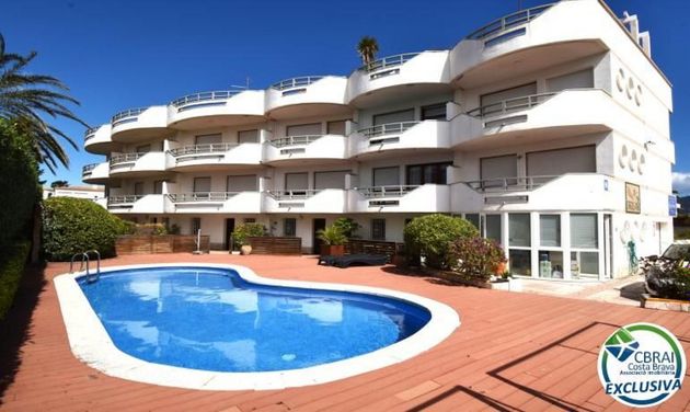 Foto 1 de Casa adossada en venda a calle Salins Línea de 3 habitacions amb terrassa i piscina