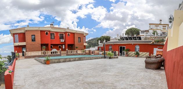 Foto 2 de Chalet en venta en calle Jardines de Alhaurínhuerta Altafuensanguínea de 12 habitaciones con terraza y piscina