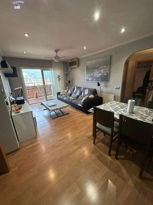 Foto 1 de Pis en venda a Llagosta, La de 4 habitacions amb balcó i aire acondicionat