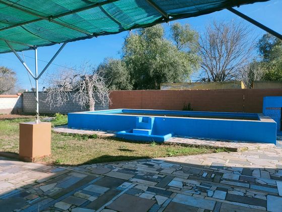 Foto 2 de Venta de casa en Oromana de 3 habitaciones con piscina y jardín