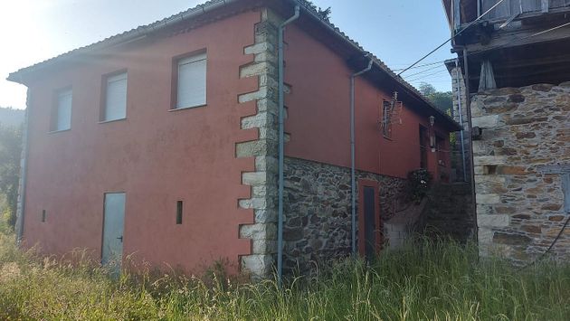 Foto 2 de Casa en venta en calle La Borra de 4 habitaciones con terraza y jardín