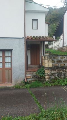 Foto 2 de Casa adossada en venda a calle Laneo de 2 habitacions amb terrassa i jardí