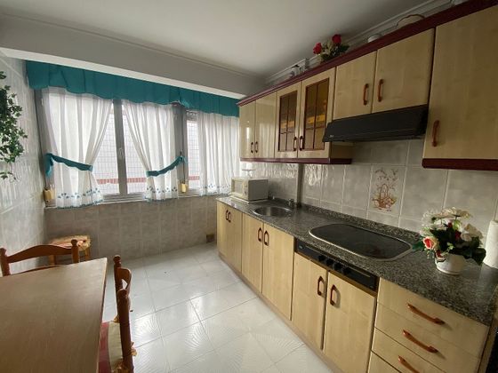 Foto 2 de Piso en venta en Pumarín de 3 habitaciones con terraza y aire acondicionado