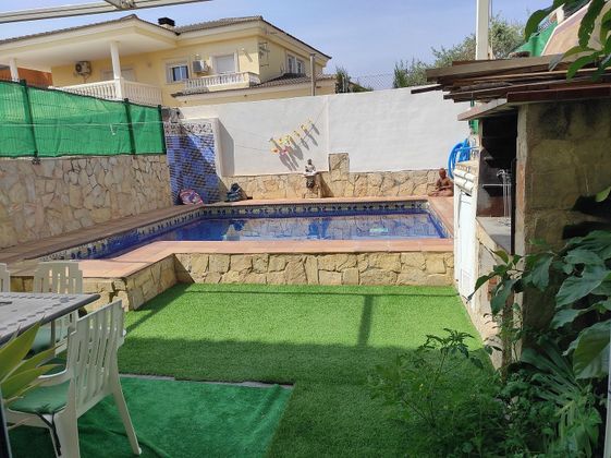 Foto 1 de Casa adossada en venda a Daimús de 4 habitacions amb terrassa i piscina
