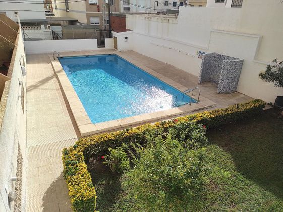 Foto 1 de Piso en venta en Daimús de 2 habitaciones con piscina y garaje