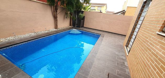 Foto 1 de Casa en venta en calle Tarongers de 4 habitaciones con terraza y piscina