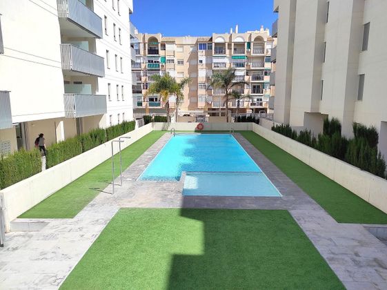 Foto 1 de Alquiler de piso en avenida D'alacant de 2 habitaciones con terraza y piscina