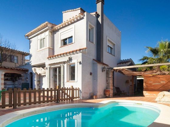 Foto 1 de Xalet en venda a Escala, L´ de 3 habitacions amb terrassa i piscina