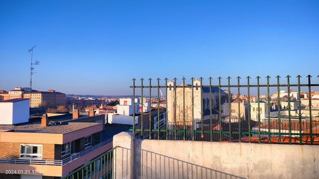 Foto 1 de Àtic en venda a calle De Felipe II de 2 habitacions amb terrassa i balcó