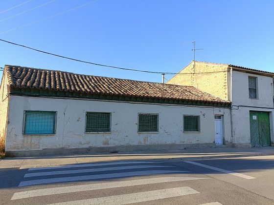 Foto 1 de Xalet en venda a calle El Pilar de 5 habitacions amb terrassa i garatge