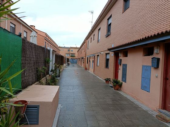 Foto 1 de Casa adossada en venda a calle Alfonso I de 4 habitacions amb terrassa i garatge