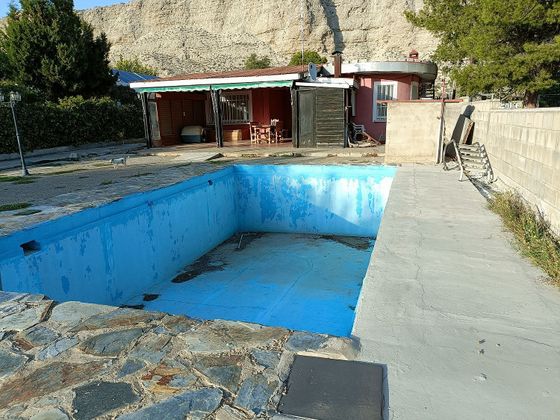 Foto 1 de Xalet en venda a calle Sabiñanigo de 3 habitacions amb terrassa i piscina