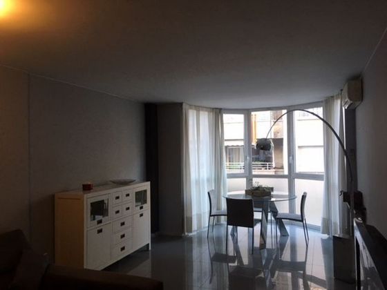 Foto 2 de Piso en alquiler en Eixample Nord – La Devesa de 4 habitaciones con muebles y balcón
