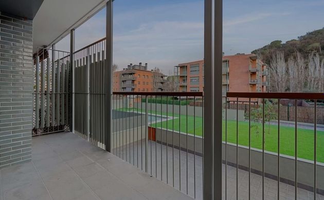 Foto 2 de Venta de piso en Sant Fost de Campsentelles de 3 habitaciones con terraza y piscina