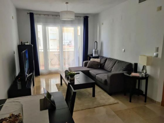 Foto 2 de Piso en alquiler en Línea de la Concepción (La) de 1 habitación con terraza y muebles