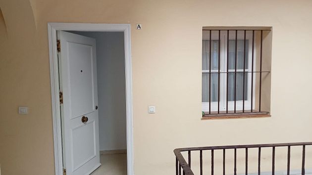Foto 2 de Pis en lloguer a Ayuntamiento - Catedral de 2 habitacions amb mobles i balcó