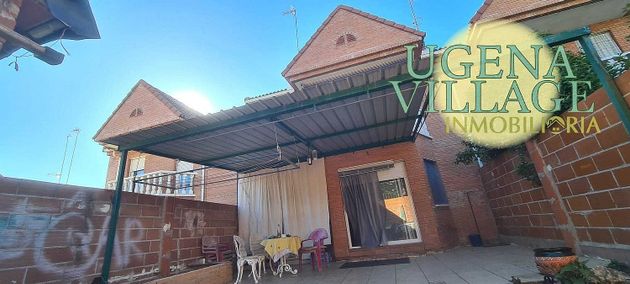 Foto 1 de Casa adossada en venda a calle Numancia de 5 habitacions amb terrassa i garatge
