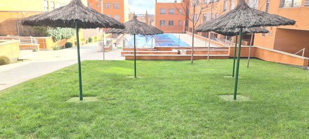 Foto 2 de Pis en lloguer a Las Castañeras - Bulevar de 2 habitacions amb terrassa i piscina