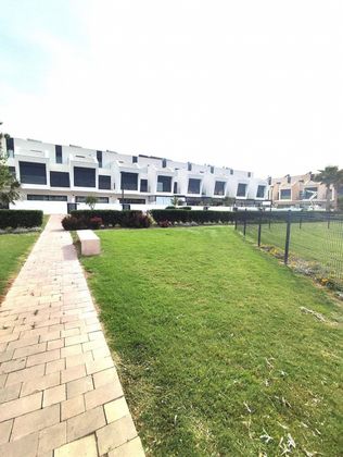Foto 2 de Piso en venta en Almerimar - Balerma - San Agustín - Costa de Ejido de 5 habitaciones con terraza y piscina