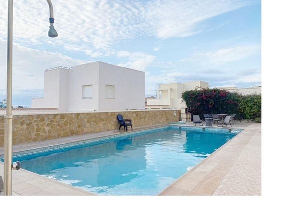 Foto 1 de Chalet en venta en Almerimar - Balerma - San Agustín - Costa de Ejido de 5 habitaciones con terraza y piscina