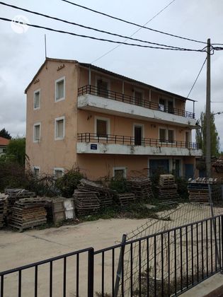 Foto 2 de Casa en venda a Fuentes de 4 habitacions amb balcó