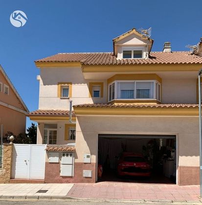 Foto 2 de Casa adossada en venda a Arcas del Villar de 4 habitacions amb terrassa i piscina