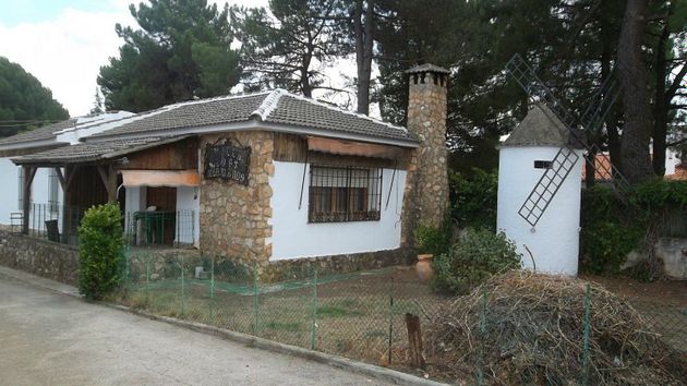 Foto 2 de Casa adossada en venda a Fuentenava de Jábaga de 3 habitacions amb piscina