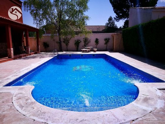 Foto 1 de Casa en venda a Arcas del Villar de 5 habitacions amb terrassa i piscina
