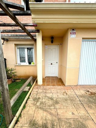 Foto 2 de Casa en venta en calle Sigüenza de 3 habitaciones con garaje y jardín