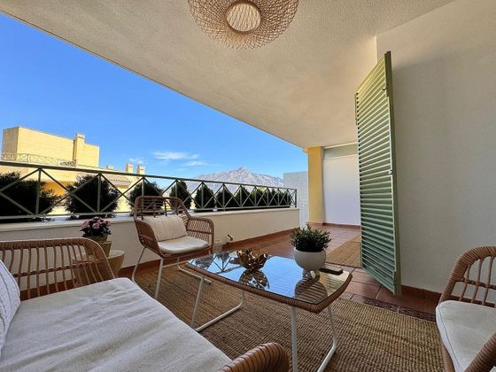 Foto 2 de Pis en venda a Nueva Andalucía centro de 1 habitació amb terrassa i piscina