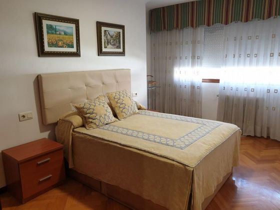 Foto 1 de Piso en alquiler en Barbadás de 3 habitaciones con garaje y muebles