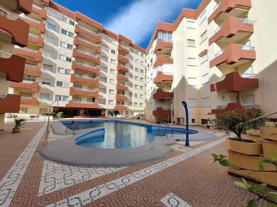 Foto 2 de Venta de piso en avenida De Los Geraneos de 3 habitaciones con terraza y piscina