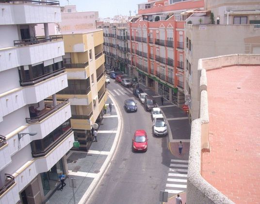 Foto 2 de Ático en venta en Adra de 2 habitaciones con terraza y balcón