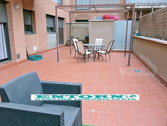Foto 1 de Venta de piso en Polinyà de 3 habitaciones con terraza y piscina