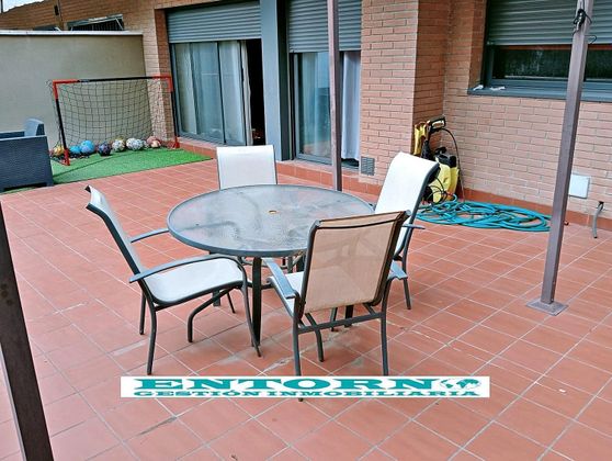 Foto 2 de Venta de piso en Polinyà de 3 habitaciones con terraza y piscina