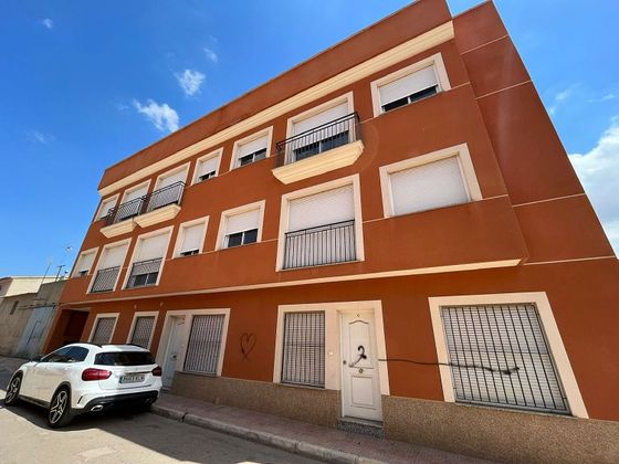 Foto 2 de Pis en venda a calle Rosa de 2 habitacions amb terrassa i garatge
