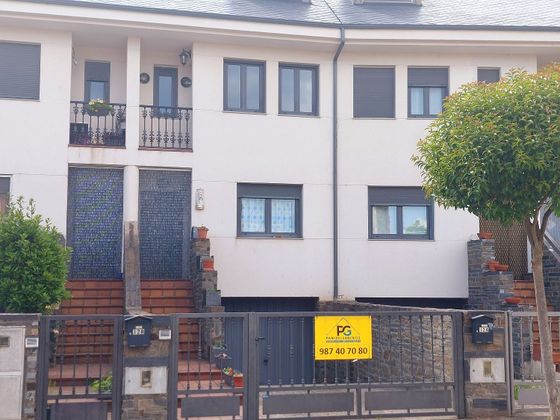 Foto 1 de Casa adosada en venta en calle Dámaso Alonso de 4 habitaciones con terraza y garaje