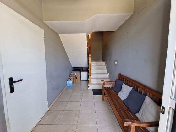Foto 2 de Casa adossada en venda a calle Los Campos de 4 habitacions amb terrassa i jardí
