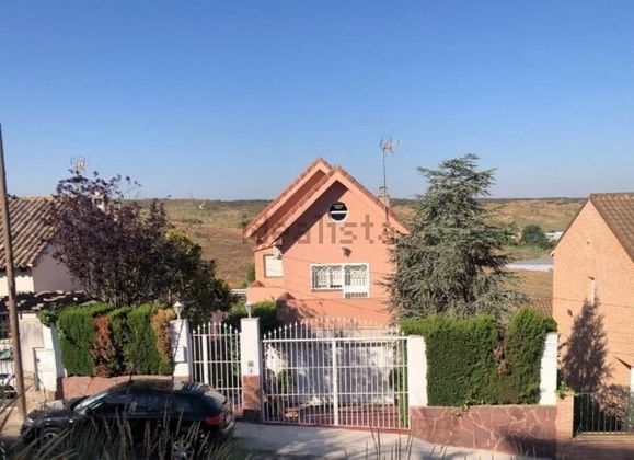 Foto 2 de Xalet en venda a Nuevo Aranjuez de 5 habitacions amb terrassa i piscina