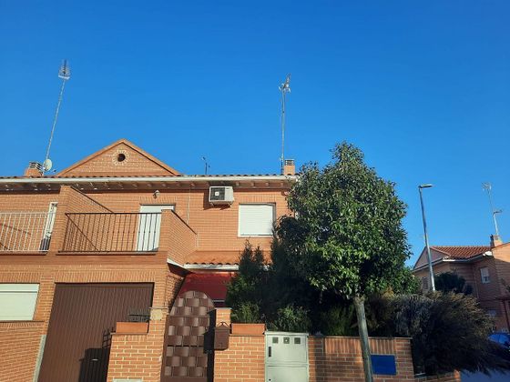 Foto 2 de Venta de casa adosada en Ontígola de 3 habitaciones con terraza y garaje